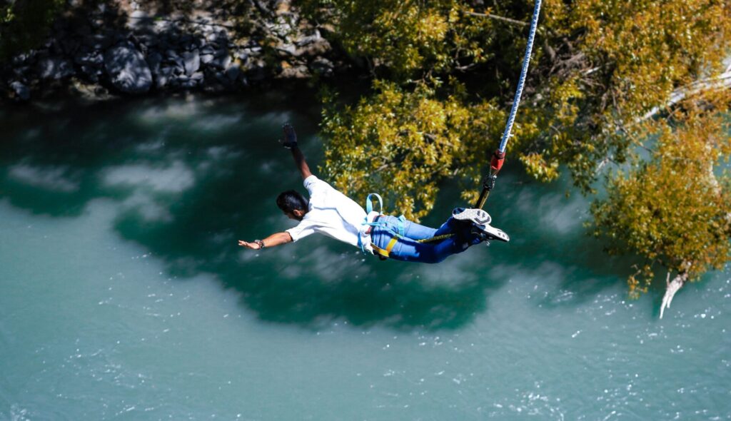 diferencia entre puenting y bungee jumping