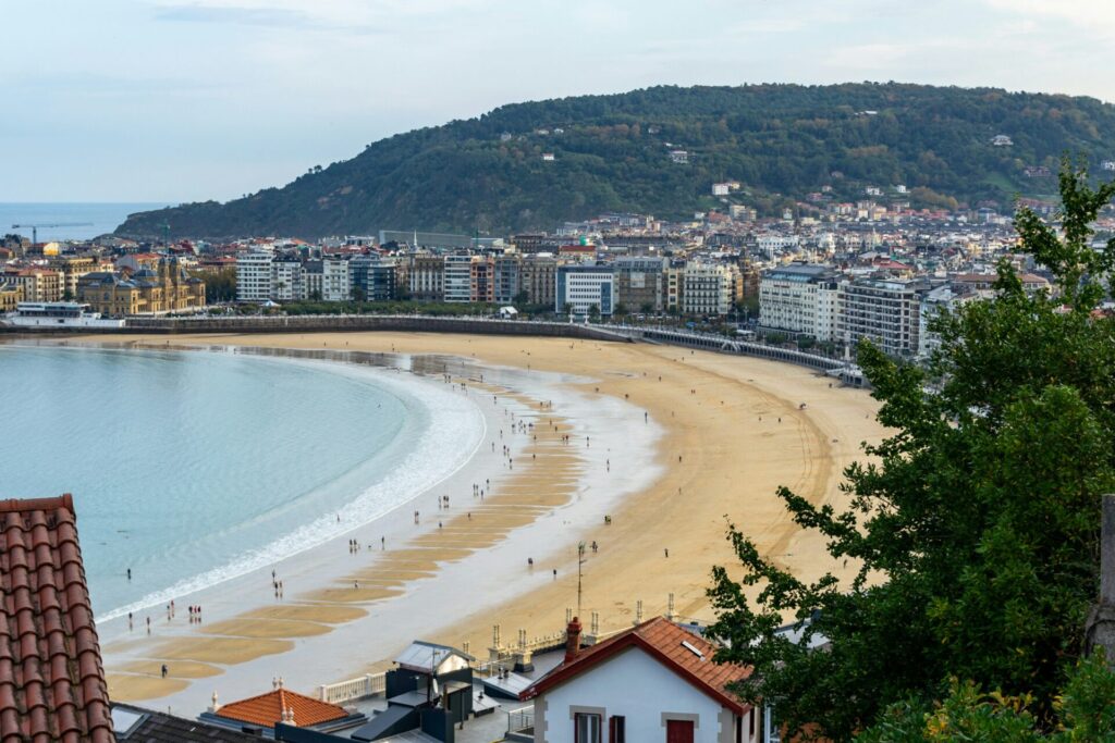 skimboard en la playa de la concha