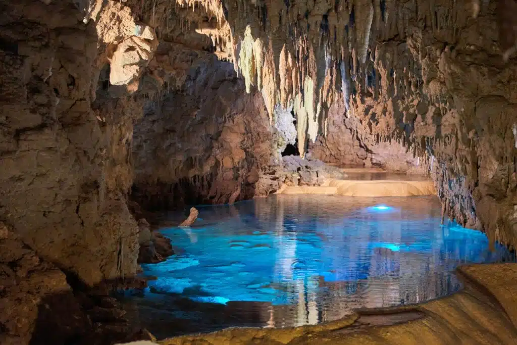 cueva acuatica
