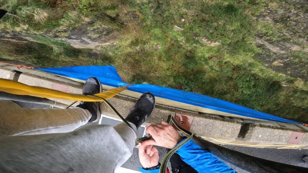 Puenting en Ondarroa antes del salto