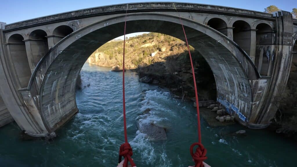 Balanceo tras el salto en el puenting de Murillo de Gállego