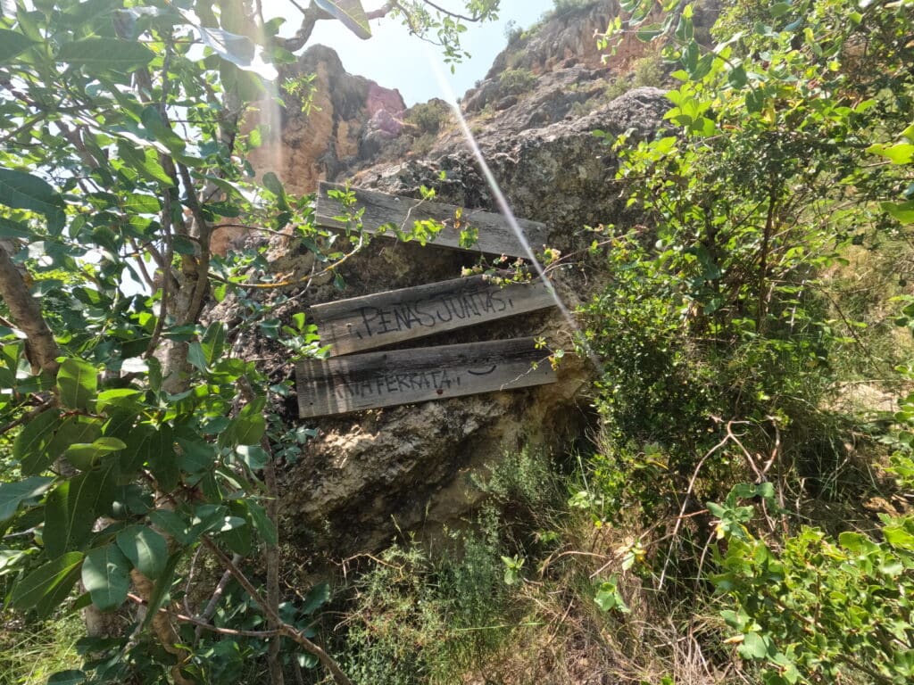Cartel de la vía ferrata Peñas Juntas K1